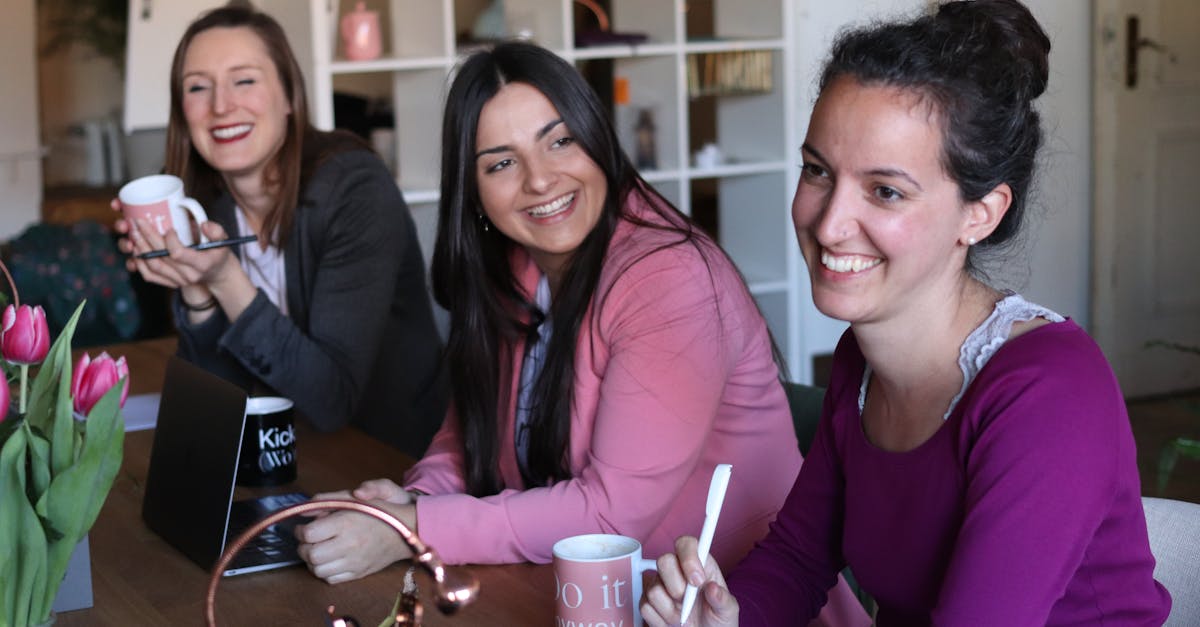 découvrez l'univers du coworking, un espace de travail collaboratif qui favorise la créativité et l'innovation. rejoignez une communauté dynamique où les échanges d'idées et les synergies professionnelles prennent vie. que vous soyez entrepreneur, freelance ou étudiant, trouvez l'environnement idéal pour booster votre productivité.