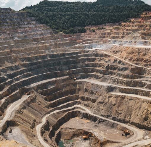 découvrez les impacts majeurs de l'exploitation minière sur l'environnement et les communautés locales. analysez les conséquences écologiques, sociales et économiques des activités minières, ainsi que les solutions durables pour minimiser ces effets.